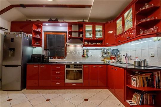 Centar - Šantićeva - sredjen stan ID#5802