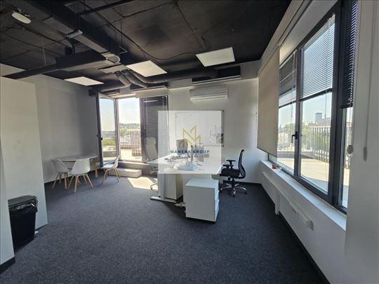 Izdavanje kancelarije 174m2 sa terasom 120m2