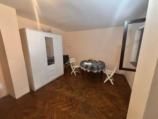 Kuća u dvorištu za izdavanje ID#2900