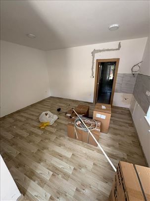 Novi Sad Klisa stan 30m2 HITNO!