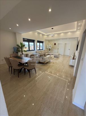 Penthaus sa terasom od 50 m2