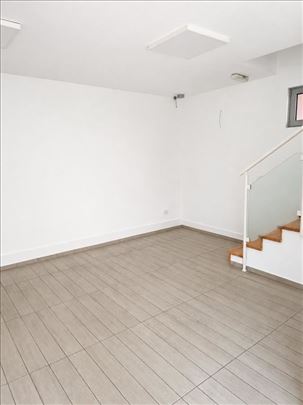 Poslovni Prostor Za Izdavanje – 81 m² | 3 Parking