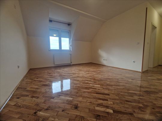 Renoviran stan u Pavla Bakića, odmah useljiv!