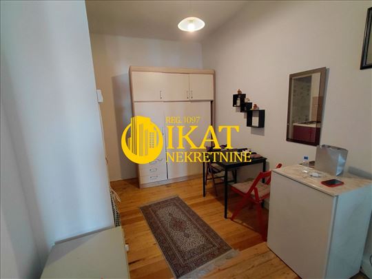 Skadarlija, 1.0 43m2 sa velikom terasom