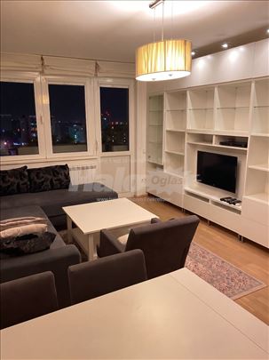 Renoviran trosoban stan (65m2) kod BDP-a