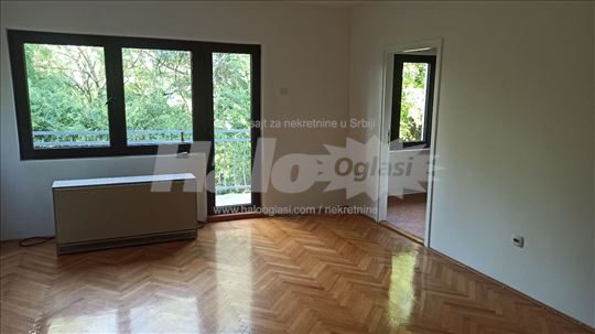 Trosoban stan, Kanarevo brdo 83m2