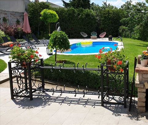 Žardinjera za cveće od kovanog gvožđa