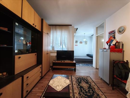 1.5 stan 40m2 Banijska Zemun ID#2903