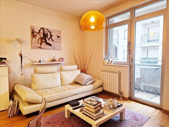 Crveni krst,B.Krsmanovića,59m2(L) sa garažom