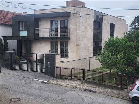 Ekskluzivan stambeno poslovni prostor