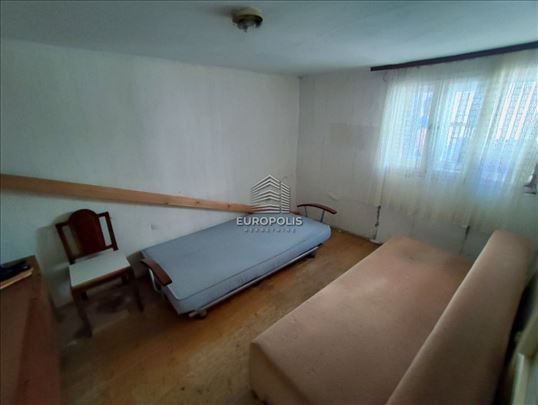 Jednoiposoban dvorišni stan