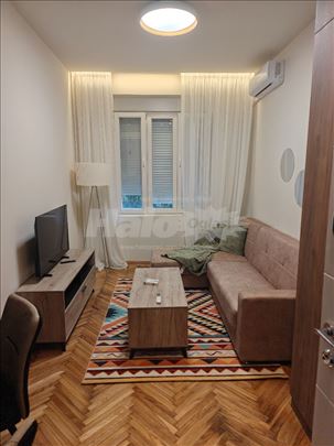Jednosoban 34m2, namešten, odmah useljiv.