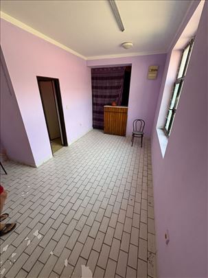 Novi Karlovci lokal 21m2 HITNO!