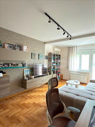 Odličan stan na Vračaru // 61m2 + terasa 15,66 m2