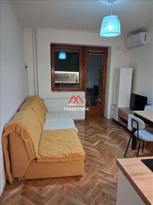 Renoviran jednoiposoban stan - 33m2 - Sajam 