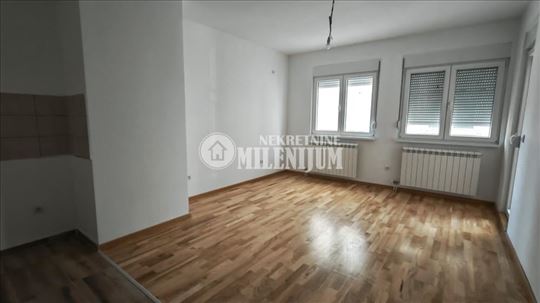 Uknjižen dvosoban stan 43m² – blizu Hotela Mar ID#
