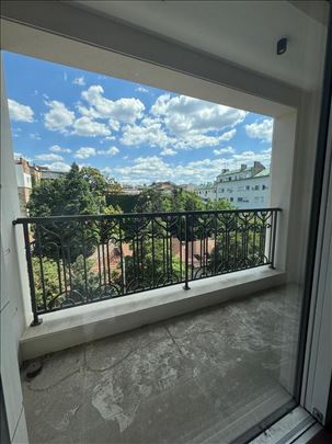 Beogradska, 4.0 stan u novogradnji sa garažnim mes