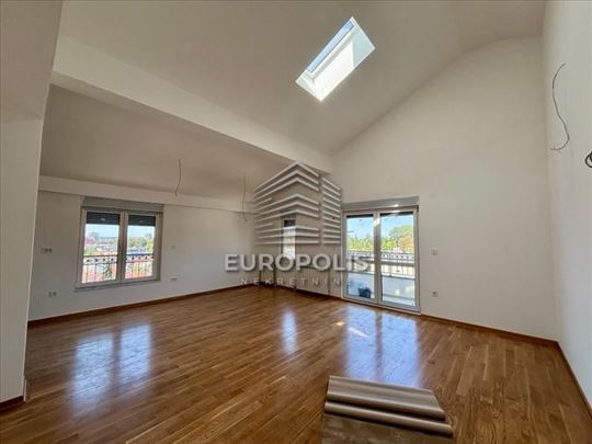 Četvorosoban stan 117 m² sa prelepim pogledom na D