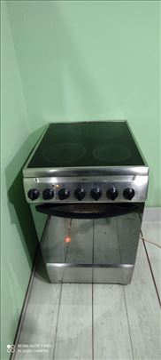 Električni šporet Zanussi 50 cm turbo rerna