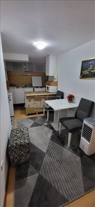 Izdajem garsonjeru na Zvezdari