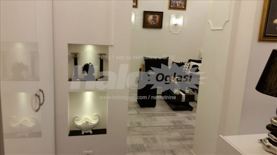 Izdajem Salonsku LUX garsonjeru na Dorcolu