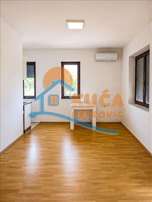 Jednoiposoban stan, Mokranjčeva, I sprat, 44 m2