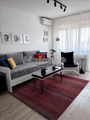Moderno renoviran stan sa panoramskim pogledom