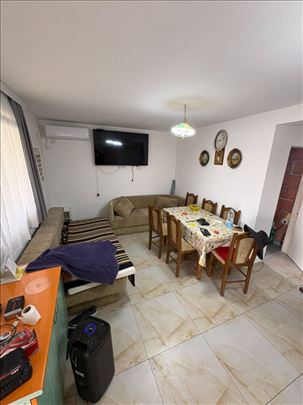 Novi Karlovci kuća 100m2 na imanju 60ari HITNO!