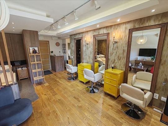 Opremljen salon u Voždovim kapijama,spreman za rad