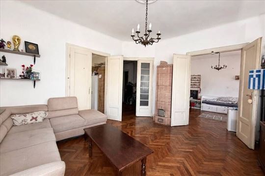 Salonski stan kod crkve Svetog Aleksandra Nevskog