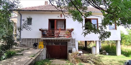 Amerić, na skoro 4 ha zemljišta, imanje kod Crkve 