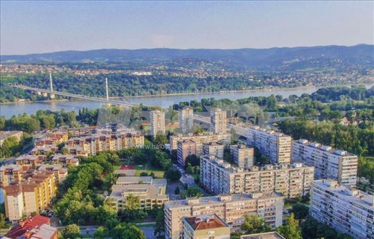 Izdajem namesten, komforan 2-soban stan Liman 2