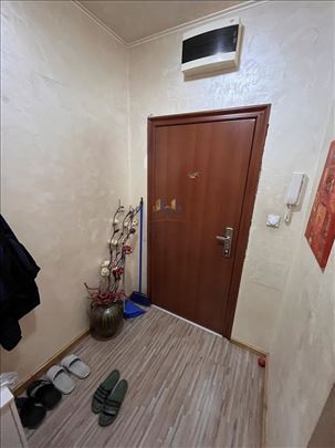 Novi Banovci centar 42m2, super lokacija, kredit z