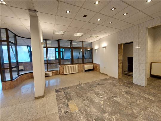Poslovni prostor u poslo. zgradi, 200m2 ID 17715-1