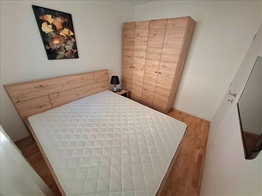 Uknjižen, smart stan u novogradnji. Luks. Namešten