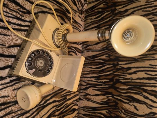 Ukrasni stari telefon