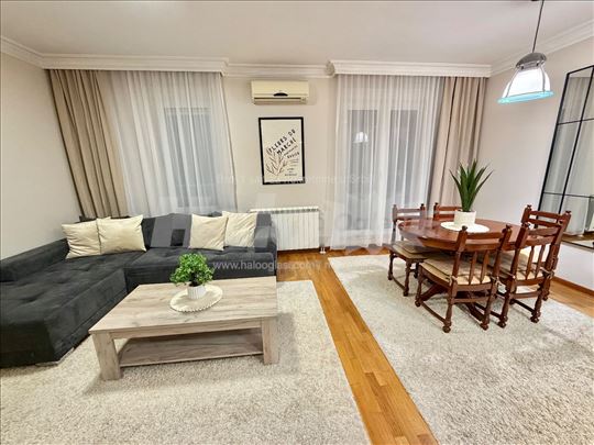 Izdajem 1.5 stan 50m2 na duži period ( FON i FPN )