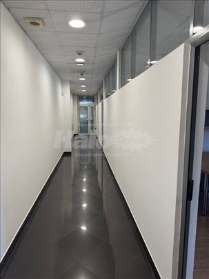Kancelarijski prostor 130m², Centar, parking