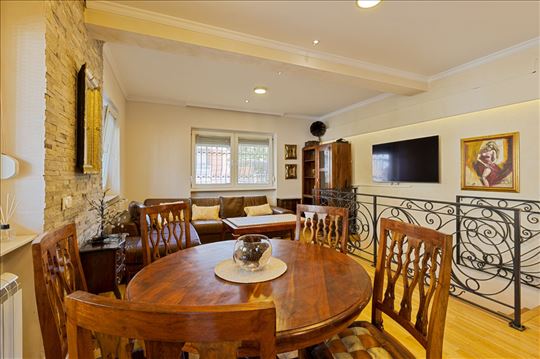 Petrovaradinska - DUPLEX, odmah useljiv, namešteno