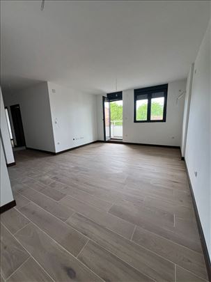 Useljiv trosoban stan 68m2 - Novi Banovci