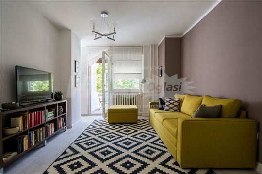 Dvoiposoban, 60m2, bul. oslobođenja, renoviran