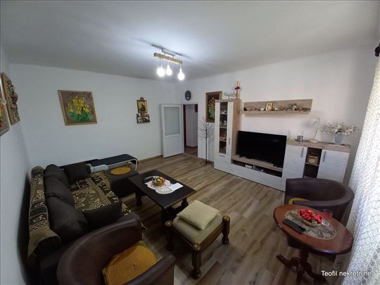 Lekino brdo, 2.5, 70(T), renoviran, za preporuku