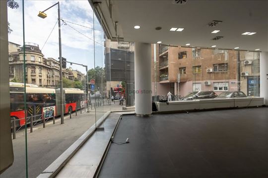 Lokal sa Velikim Izlogom od 25m kod Skadarlije