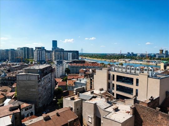 Uknjižen, parking mesto, pogled na Savu