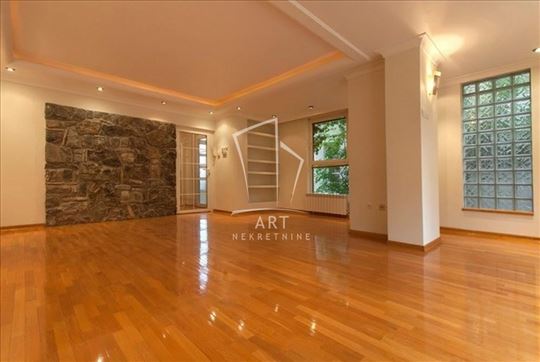 Kuća, mereno 230m2, 3 parking mesta ID#16195