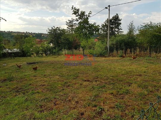 Odličan plac sa sopstvenim prilaznim putem