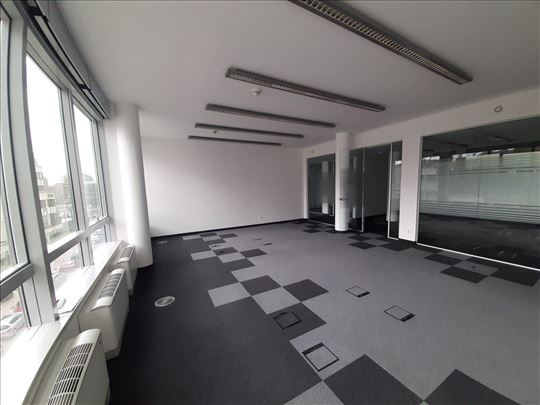 Novi Beograd, pp u posl .zgradi, 270m2 