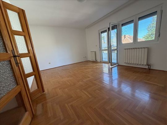 Poslovni prostor 90 m², Banovo Brdo, Beograd