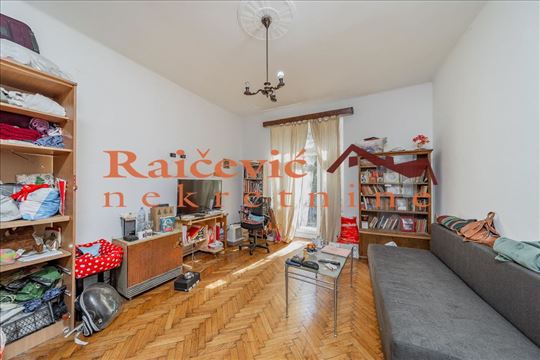 Dvostrano orijentisan 4.5 salonac kod Ateljea 212!