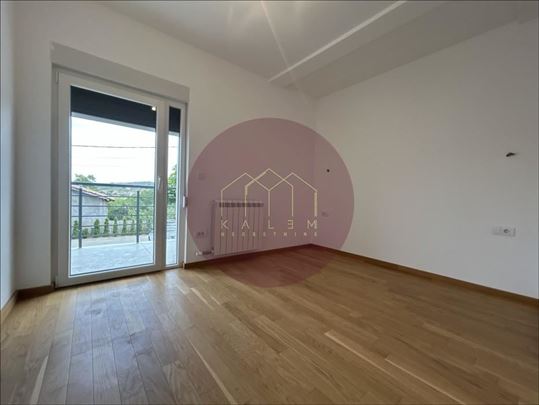Izvorska 95m2 sa parking mestom